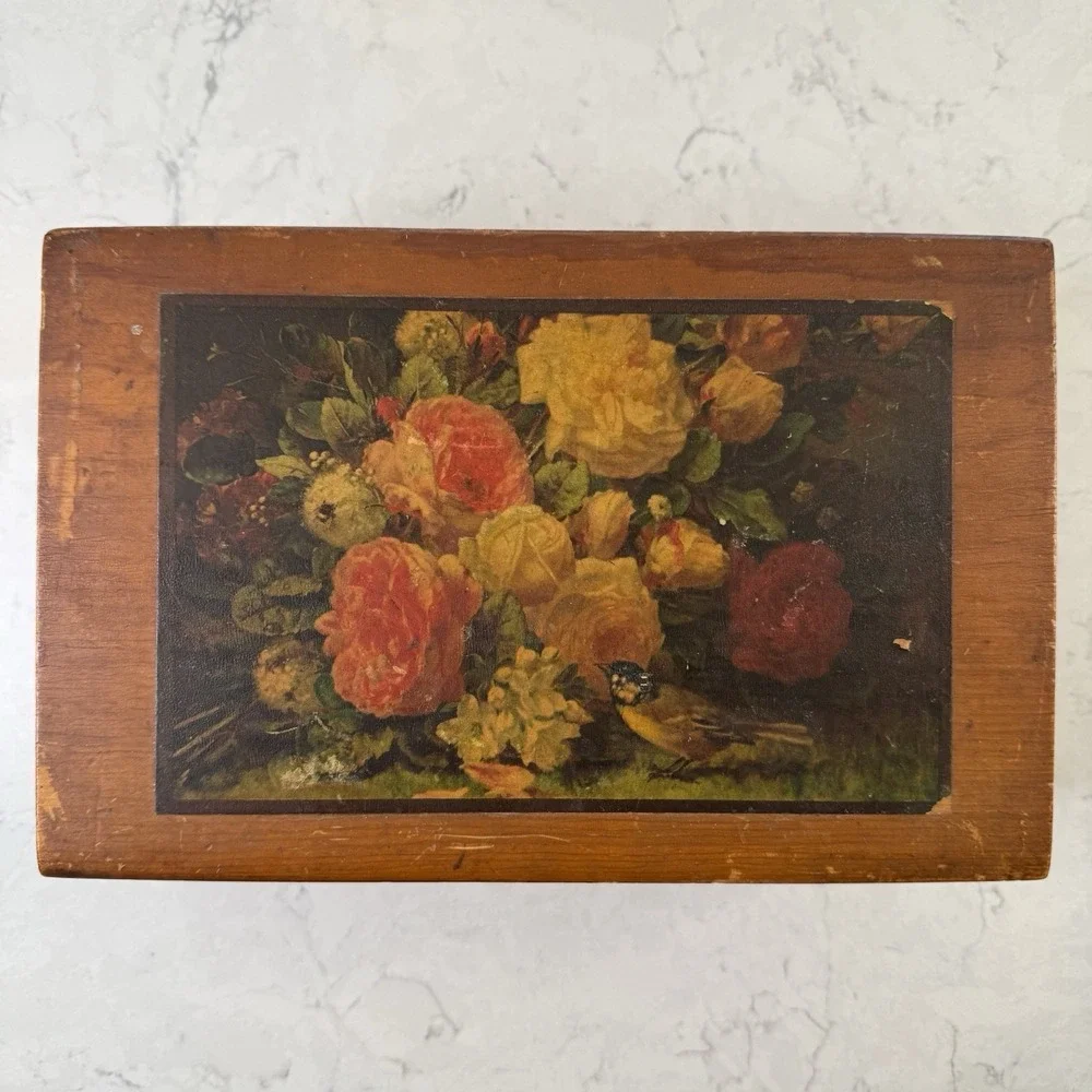 Cedar VTG Footed Keepsake Trinket Jewelry Dovetail Hinged Box Floral Print